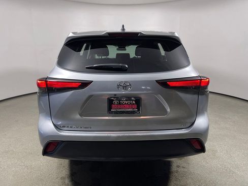 Certified 2025 Toyota Highlander LE image 4