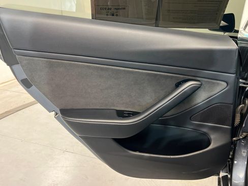 Used 2018 Tesla Model 3 Long Range RWD image 18