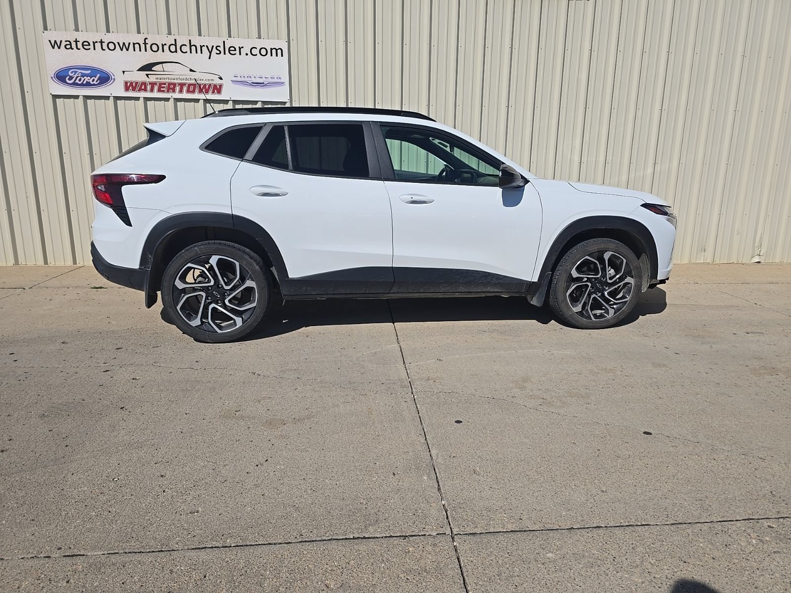 Used 2024 Chevrolet Trax RS w/ Driver Confidence Package FWD image 1