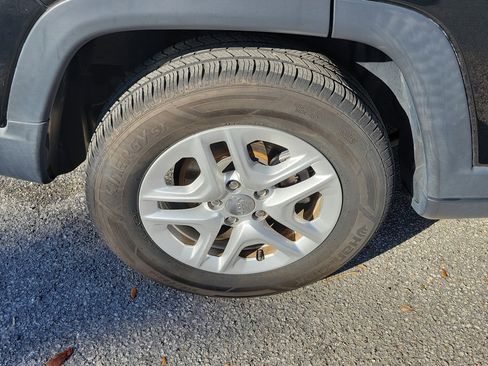 Used 2019 Jeep Compass Sport w/ Tech Group image 39