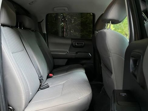 Used 2022 Toyota Tacoma SR w/ SR Convenience Package RWD image 17