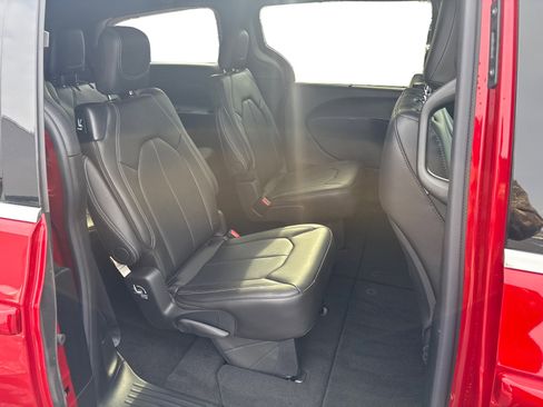 New 2026 Chrysler Pacifica Select image 20