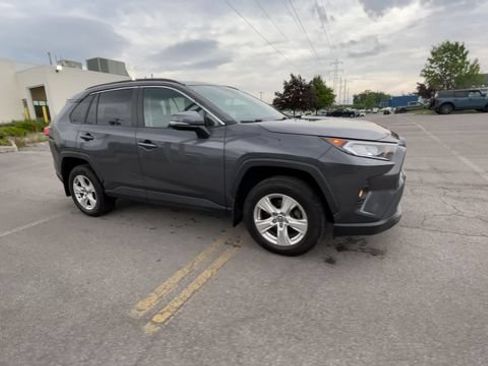 Used 2020 Toyota RAV4 XLE w/ Convenience Package AWD/4WD image 2