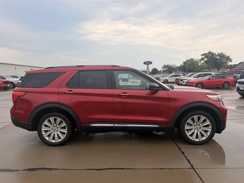 Used 2021 Ford Explorer Limited w/ Equipment Group 301A AWD/4WD image 2