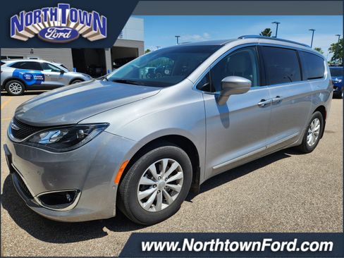 Used 2019 Chrysler Pacifica Touring-L w/ Advanced Safetytec Group FWD image 1
