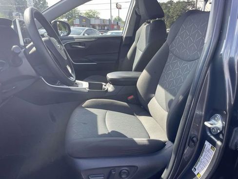 Used 2024 Toyota RAV4 XLE FWD image 20
