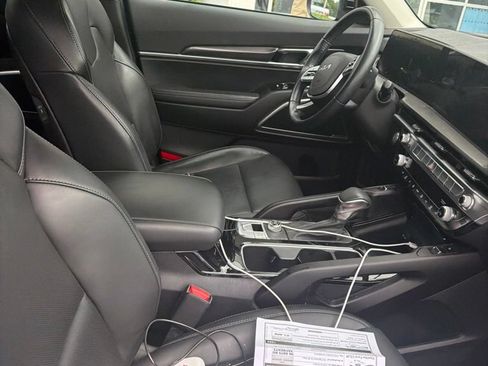 Used 2024 Kia Telluride S w/ S Sunroof Package FWD image 4