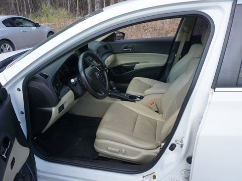 Used 2017 Acura ILX w/ Premium Package image 2