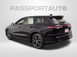 Used 2025 Toyota Crown Signia video 3