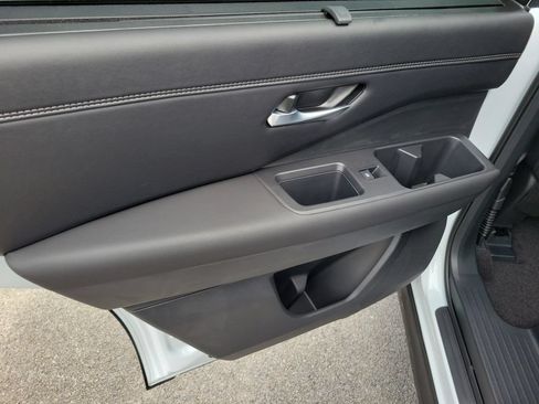 New 2026 Nissan Pathfinder Platinum FWD image 14