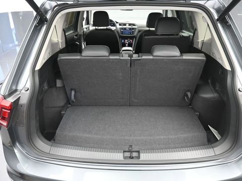 Used 2024 Volkswagen Tiguan SE FWD image 23