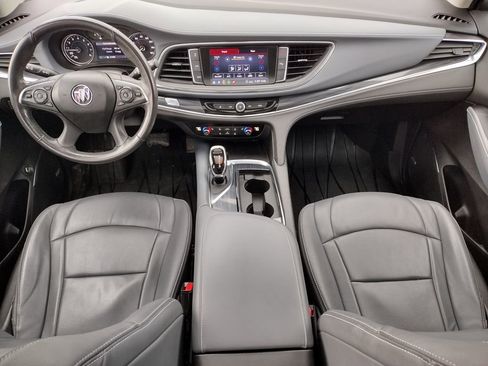 Used 2020 Buick Enclave Essence image 18