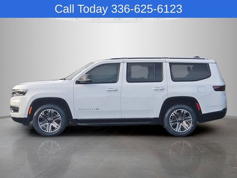 Used 2024 Jeep Wagoneer 4WD w/ Premium Group I image 2