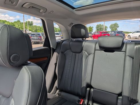 Used 2023 Audi Q5 e Premium w/ Convenience Package AWD/4WD image 12
