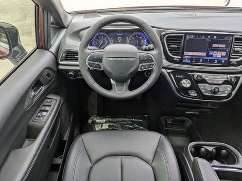New 2027 Chrysler Pacifica Select FWD image 18