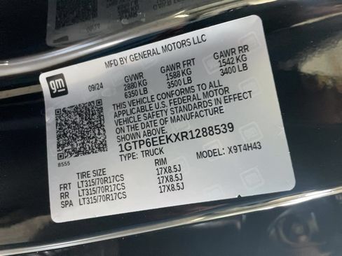 Used 2024 GMC Canyon AT4X w/ AT4X AEV Edition AWD/4WD image 8