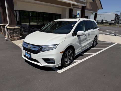 Used 2019 Honda Odyssey Touring image 2