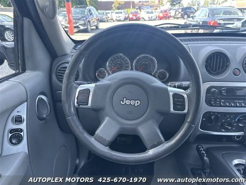 Used 2005 Jeep Liberty Limited image 17