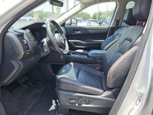 Used 2024 Nissan Pathfinder Platinum w/ Cargo Package FWD image 3