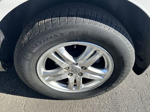 Used 2012 Hyundai Santa Fe GLS image 10