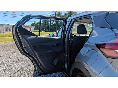 Used 2023 Nissan Kicks SV image 10