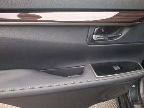 Used 2016 Lexus ES 350 w/ Luxury Package w/Wood Trim image 18