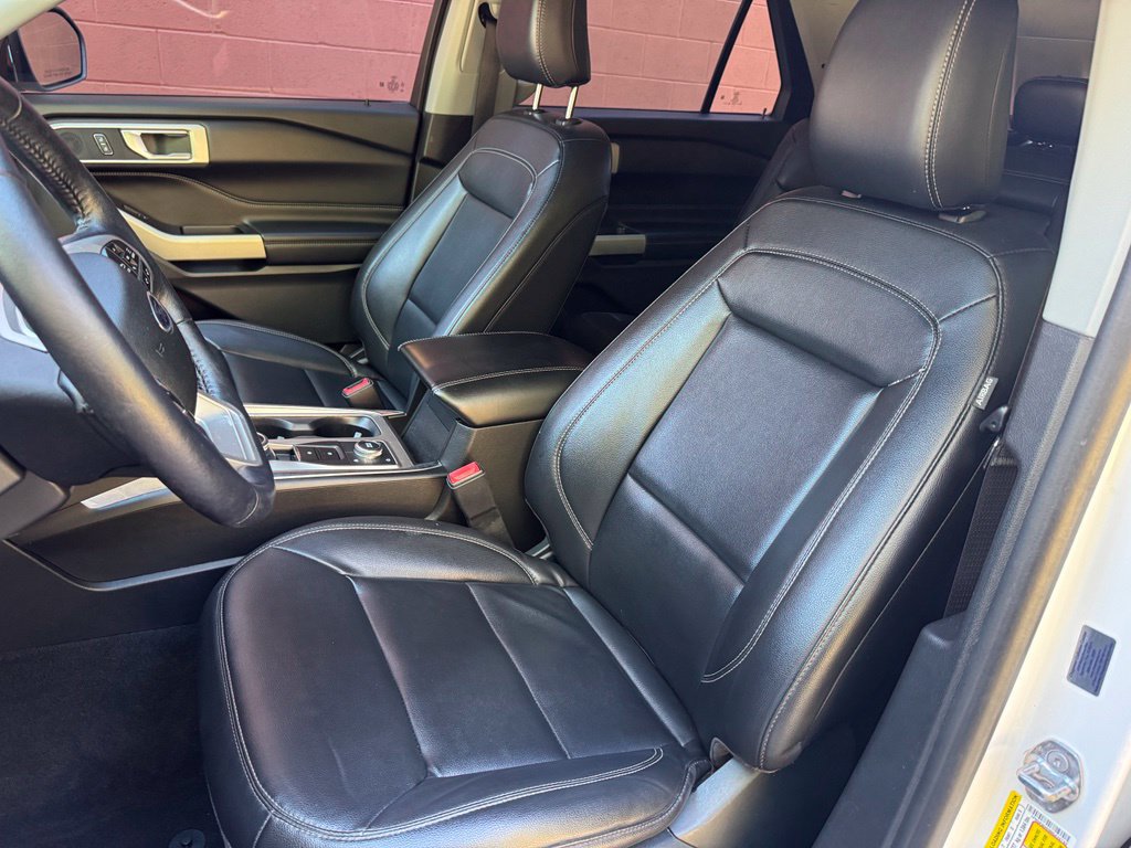 Used 2021 Ford Explorer XLT w/ Equipment Group 202A AWD/4WD image 11