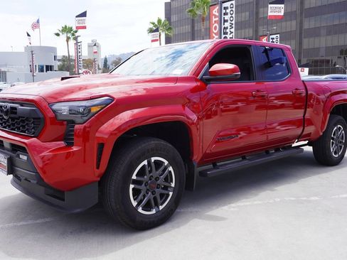 Used 2026 Toyota Tacoma TRD Sport w/ TRD Sport Upgrade Package AWD/4WD image 5