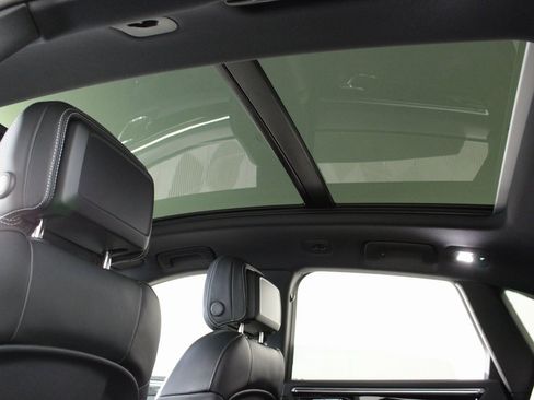 Used 2025 Porsche Macan image 19