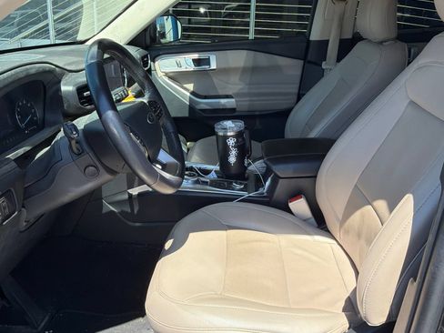 Used 2022 Ford Explorer Limited w/ Equipment Group 301A AWD/4WD image 17