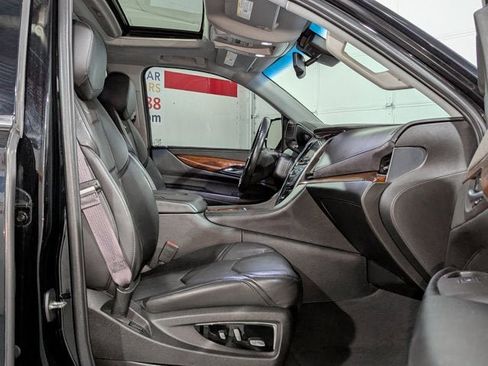 Used 2016 Cadillac Escalade Luxury image 22