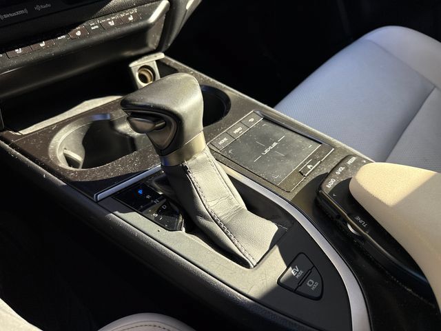 Used 2020 Lexus UX 250h w/ Premium Package AWD/4WD image 23