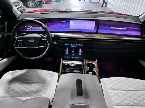Used 2026 Cadillac Escalade Platinum Sport w/ LPO, ONYX Package image 32