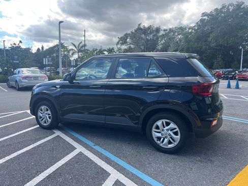 Used 2023 Hyundai Venue SE image 12