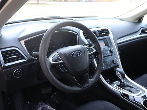 Used 2014 Ford Fusion SE FWD image 15