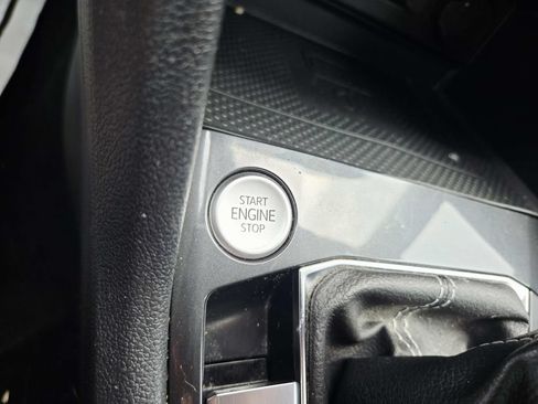 Used 2022 Volkswagen Tiguan SE AWD/4WD image 29