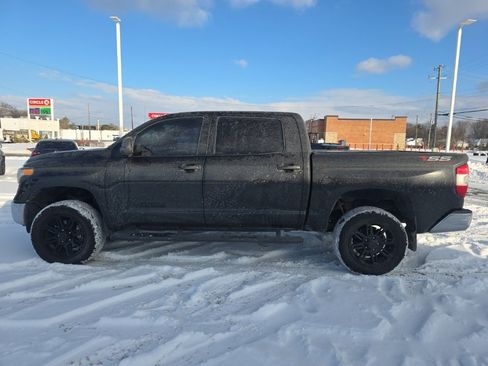 Used 2019 Toyota Tundra SR5 w/ SR5 Upgrade Package image 9