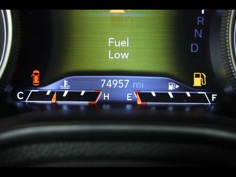 Used 2019 Jeep Cherokee Trailhawk AWD/4WD image 26