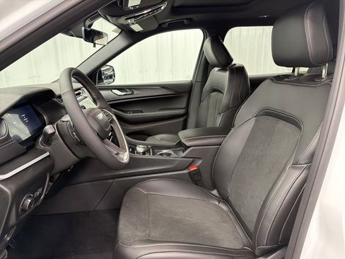 New 2025 Jeep Grand Cherokee L Altitude AWD/4WD image 16