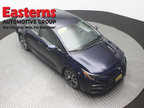 Used 2021 Toyota Corolla SE FWD image 3