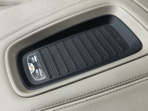 Used 2019 Cadillac Escalade Premium Luxury image 45