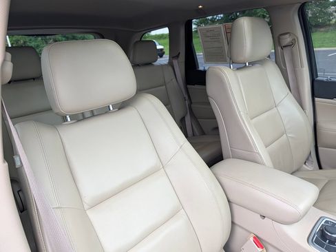 Used 2018 Jeep Grand Cherokee Limited AWD/4WD image 13