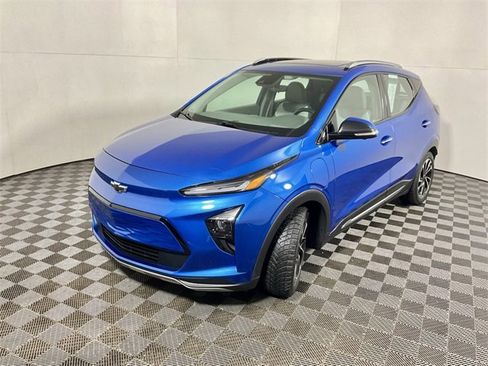 Used 2023 Chevrolet Bolt EUV Premier w/ Sun & Sound Package image 9