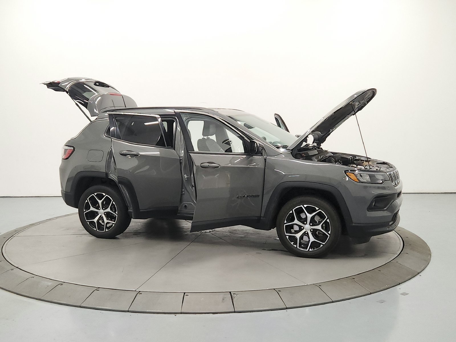 Used 2024 Jeep Compass Latitude AWD/4WD image 17