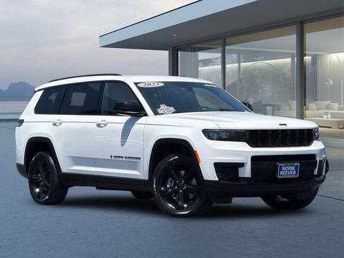 Used 2023 Jeep Grand Cherokee L Laredo RWD image 2