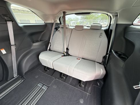Certified 2025 Toyota Sienna LE FWD image 25