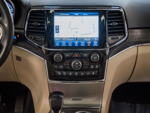 Used 2020 Jeep Grand Cherokee Limited w/ Luxury Group II image 28