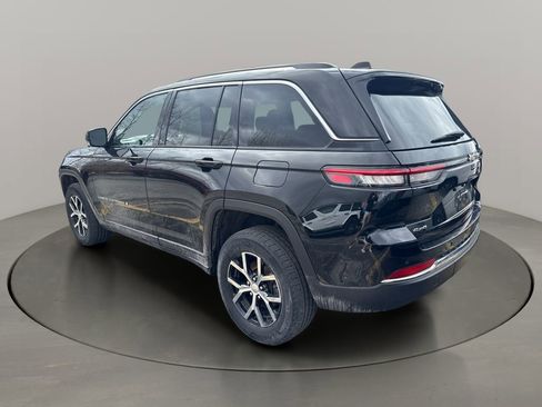 Used 2023 Jeep Grand Cherokee Limited AWD/4WD image 3