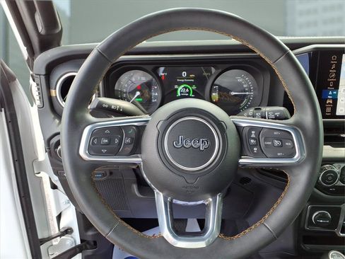 Used 2024 Jeep Wrangler Unlimited Sahara w/ Technology Group AWD/4WD image 12