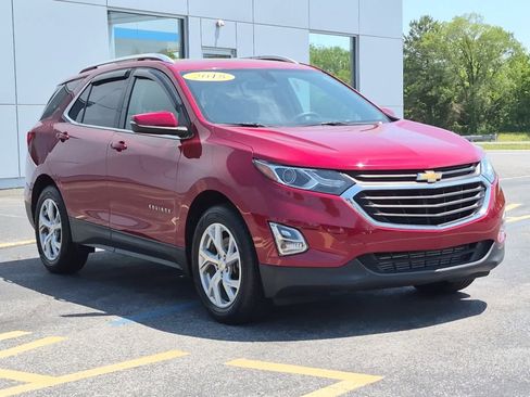 Used 2018 Chevrolet Equinox LT w/ Sun & Infotainment Package AWD/4WD image 2